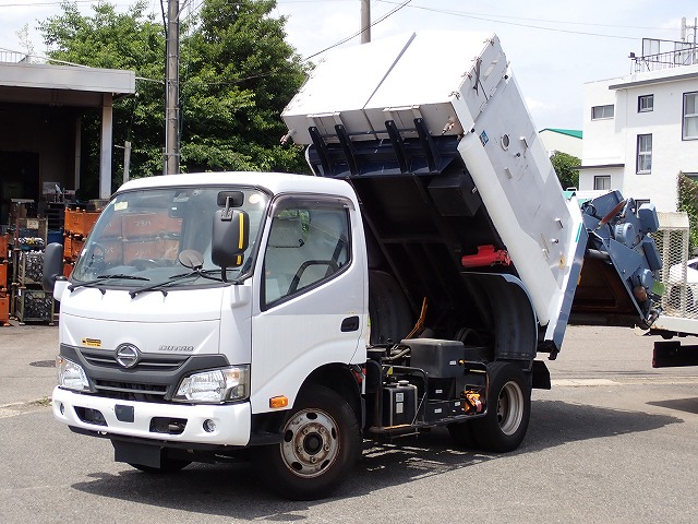 2017 HINO Dutr